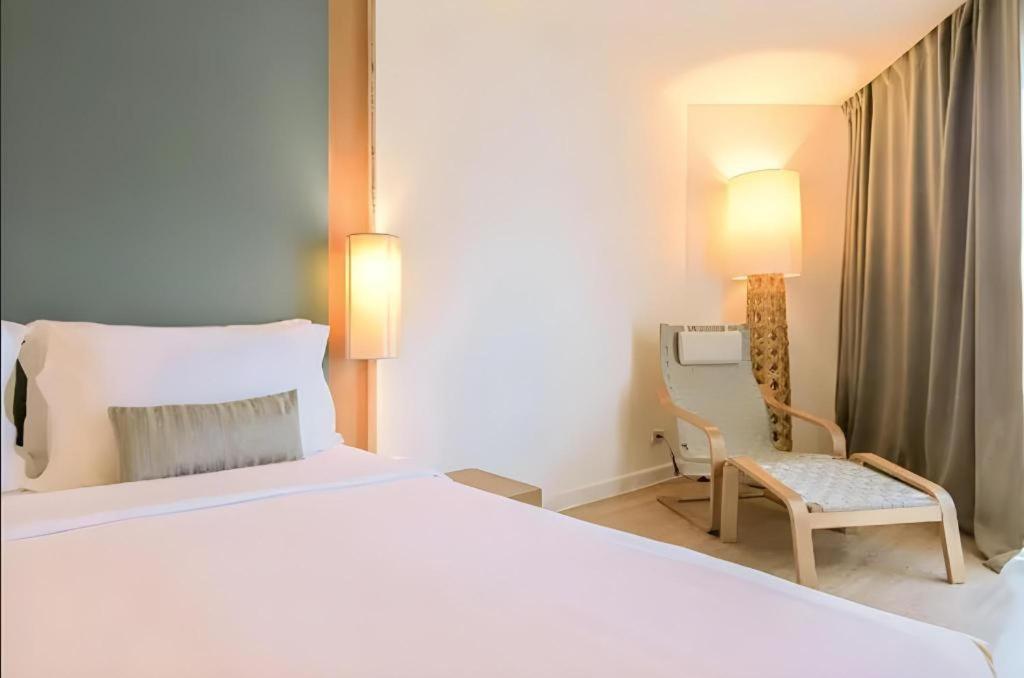 Ramada By Wyndham Phuket Southsea Hotel Karon Exterior foto