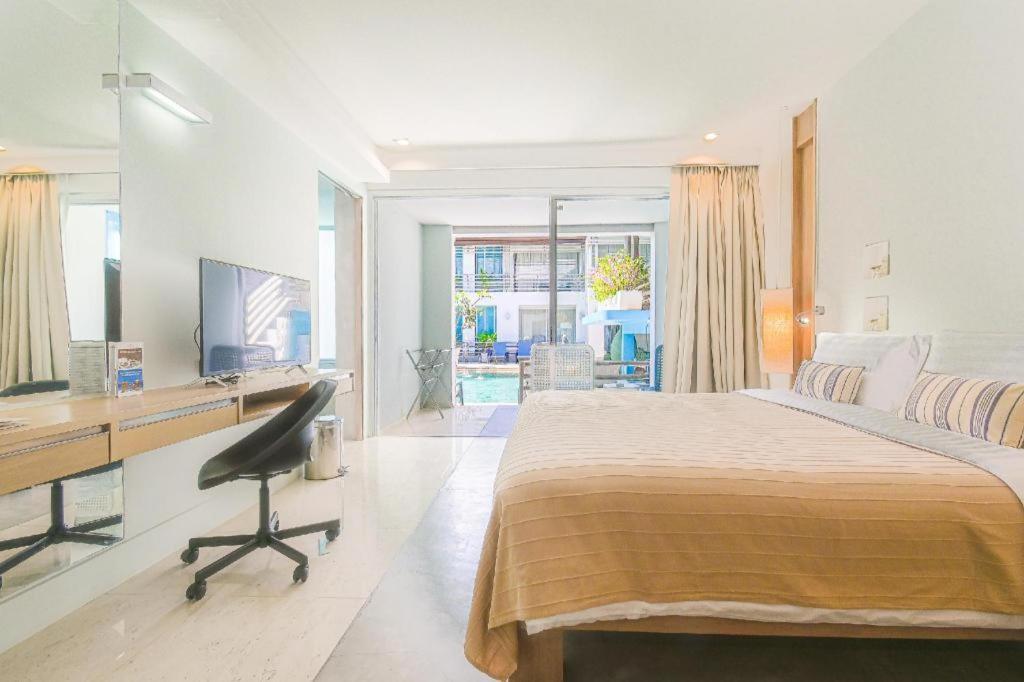 Ramada By Wyndham Phuket Southsea Hotel Karon Exterior foto