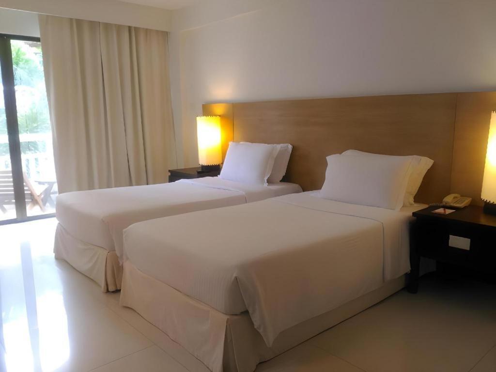 Ramada By Wyndham Phuket Southsea Hotel Karon Exterior foto