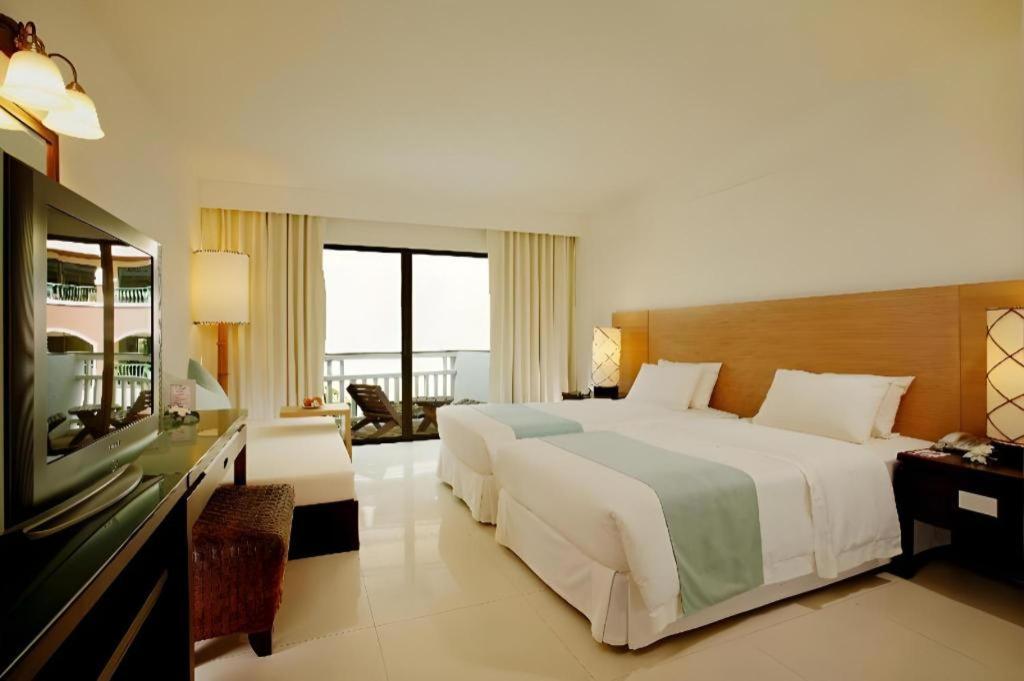 Ramada By Wyndham Phuket Southsea Hotel Karon Exterior foto