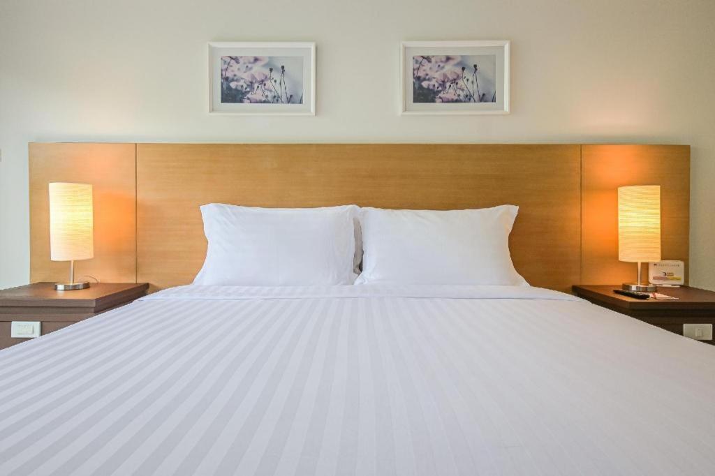 Ramada By Wyndham Phuket Southsea Hotel Karon Exterior foto