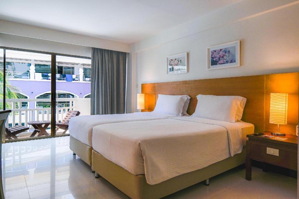 Ramada By Wyndham Phuket Southsea Hotel Karon Exterior foto