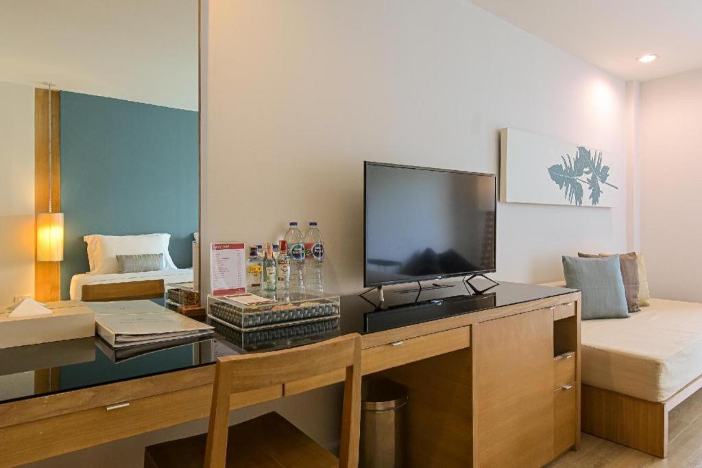 Ramada By Wyndham Phuket Southsea Hotel Karon Exterior foto
