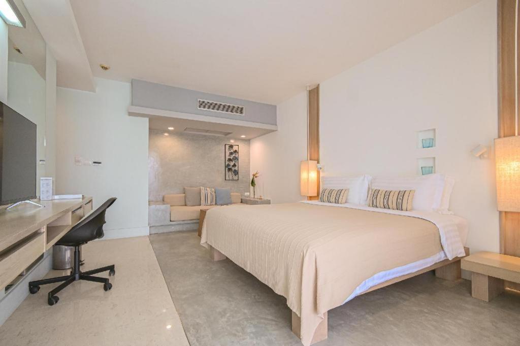 Ramada By Wyndham Phuket Southsea Hotel Karon Exterior foto