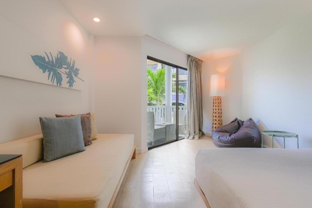 Ramada By Wyndham Phuket Southsea Hotel Karon Exterior foto